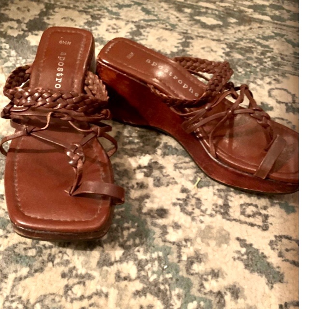 apostrophe brown leather clogs